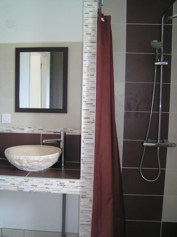 Aux Couleurs D'Ardeche Apartment Vallon-Pont-d'Arc Room photo